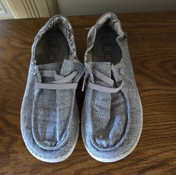 Women's Hey Dude grey Wendy shoes size 8 in very good condition - Picture 3 of 9